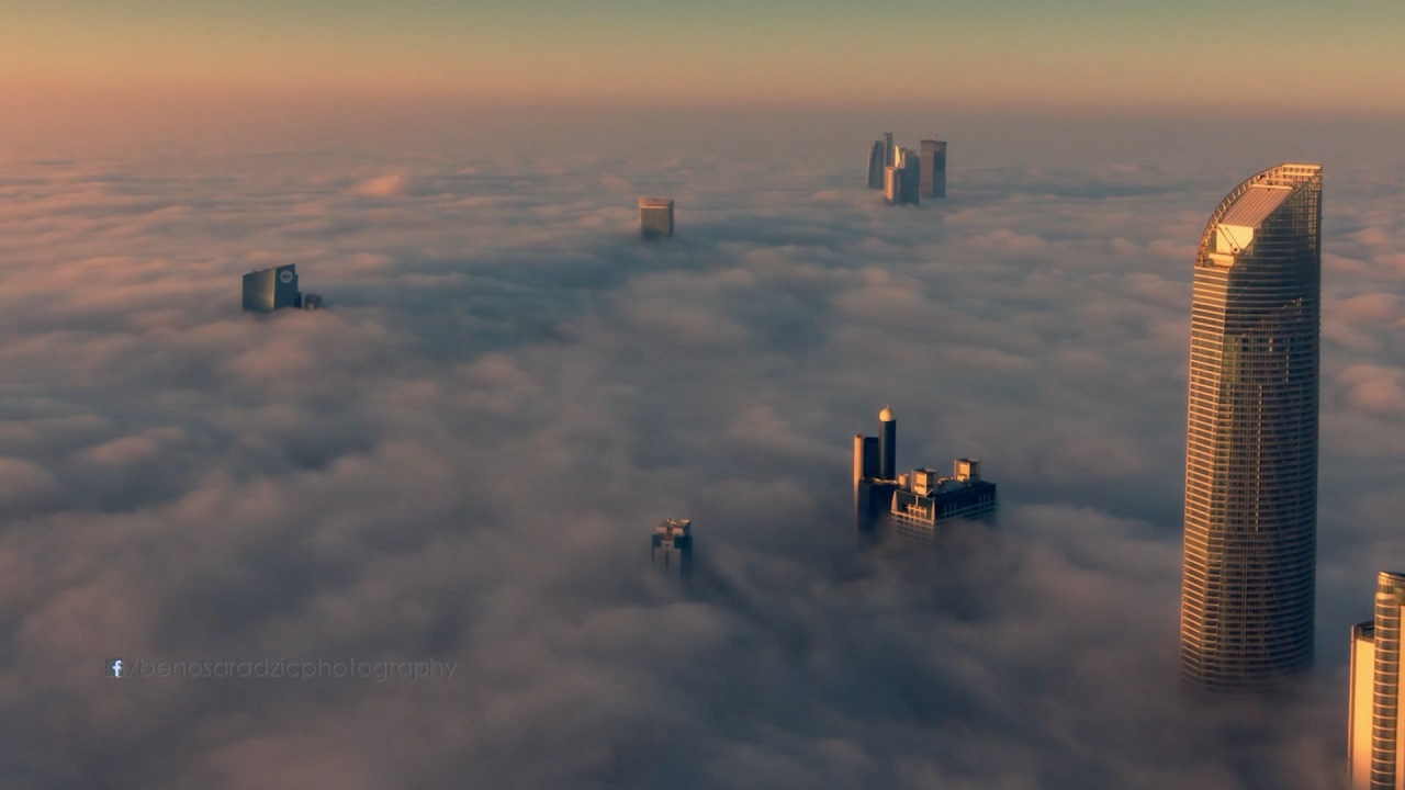 《梦幻城堡》高空拍摄云端城市