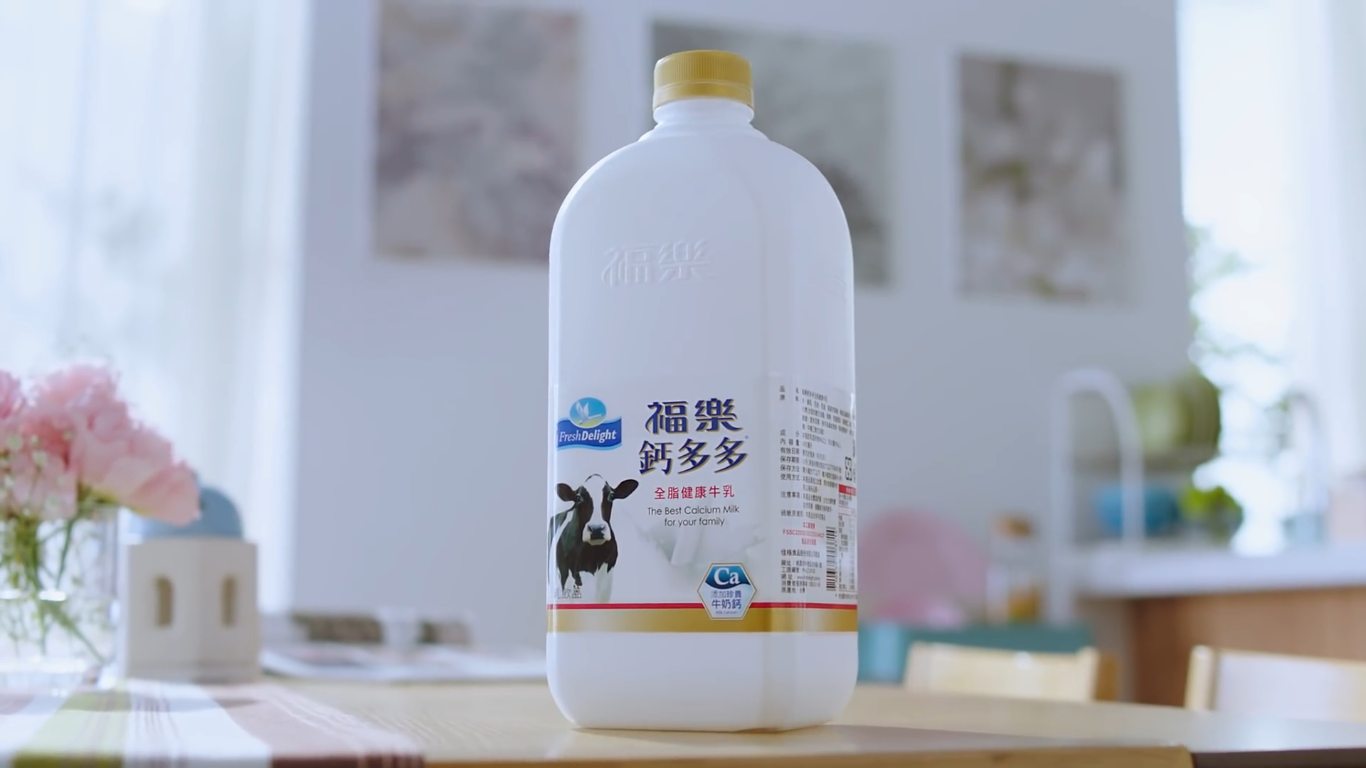 福乐钙多多牛奶广告
