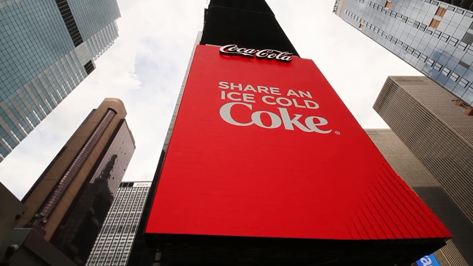 Coca cola可口可乐 《First 3D robotic billboard in Times Square》