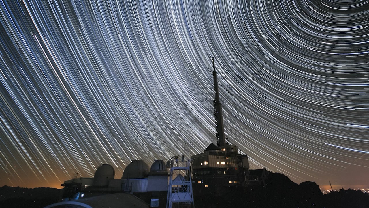 《天文台》比利牛斯山顶端天文台间隔拍摄
